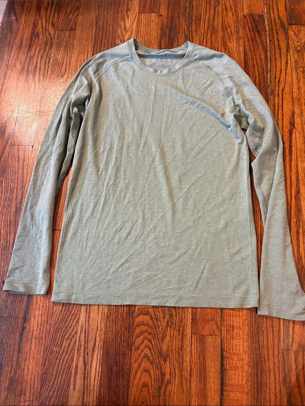 🎉Like New! Lululemon athletica Long Sleeve Swiftly in Sage Green
